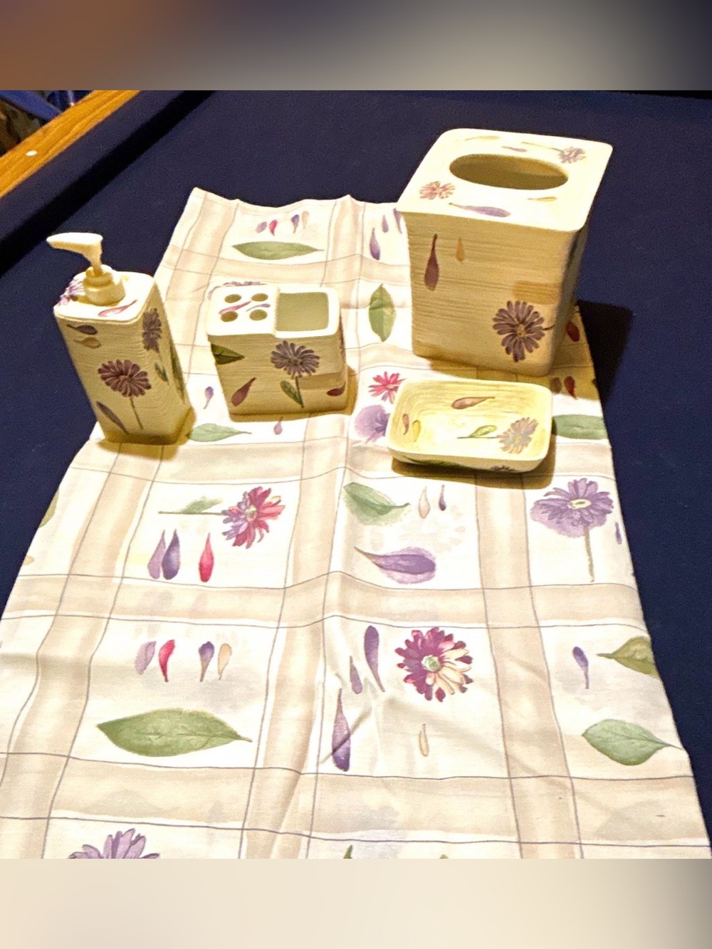 Floral Ceramic 5 piece Bath Accessory Set in cream and Purple